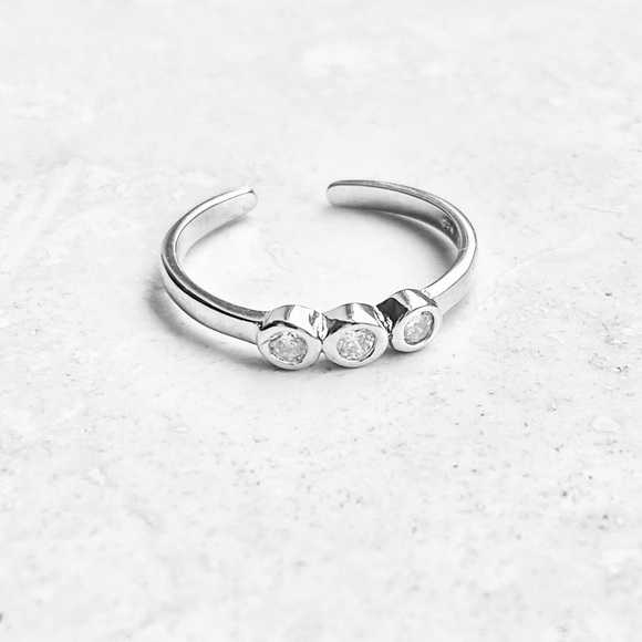 💎TOP SELLER 💎Sterling Silver 3 CZ Toe Ring, Dainty Midi Rings, Stone Jewelry - Picture 7 of 13